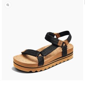 NWT Reef Cushion REM Hi Sandals. Size 7